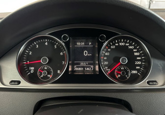Подержанный автомобиль Volkswagen Passat CC 2012 года (18 фото)