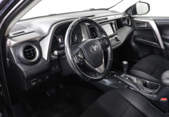 Подержанный автомобиль Toyota RAV4 2016 года (9 фото)