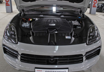 Подержанный автомобиль Porsche Cayenne 2021 года (9 фото)