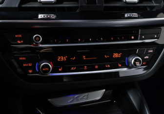 Подержанный автомобиль BMW X4 2019 года (18 фото)