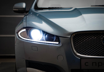 Подержанный автомобиль Jaguar XF Sedan 2011 года (36 фото)