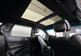 Подержанный автомобиль Jeep Grand Cherokee 2013 года (17 фото)