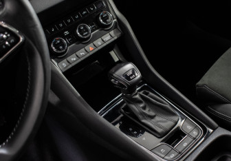 Подержанный автомобиль Skoda Karoq 2021 года (16 фото)