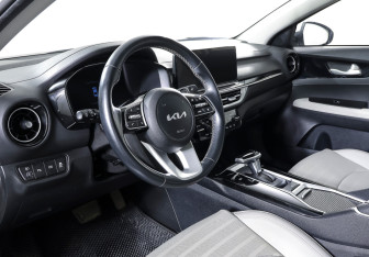 Подержанный автомобиль Kia K3 Sedan 2024 года (14 фото)