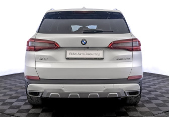 Подержанный автомобиль BMW X5 2018 года (6 фото)