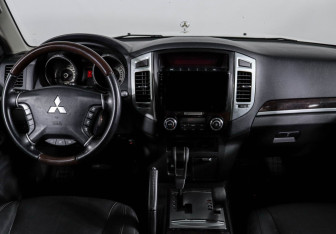 Подержанный автомобиль Mitsubishi Pajero 2019 года (12 фото)