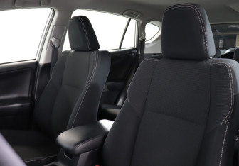 Подержанный автомобиль Toyota RAV4 2015 года (17 фото)