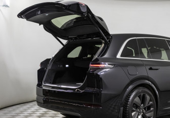 Подержанный автомобиль LiXiang L7 2024 года (20 фото)