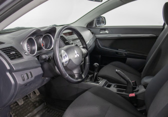 Подержанный автомобиль Mitsubishi Lancer Sedan 2008 года (10 фото)