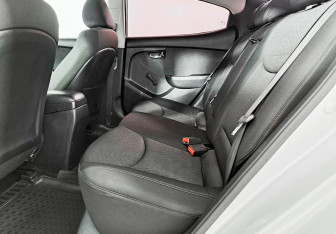Подержанный автомобиль Hyundai Elantra Sedan 2013 года (11 фото)