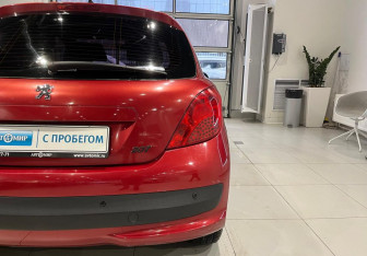 Подержанный автомобиль Peugeot 207 Hatchback 2008 года (9 фото)