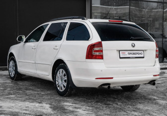 Подержанный автомобиль Skoda Octavia Wagon 2009 года (7 фото)