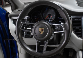 Подержанный автомобиль Porsche Macan 2015 года (17 фото)