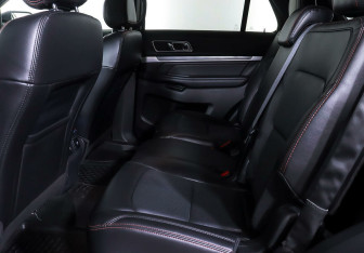 Подержанный автомобиль Ford Explorer 2016 года (15 фото)