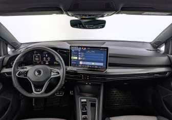Подержанный автомобиль Volkswagen Golf Hatchback 2025 года (14 фото)