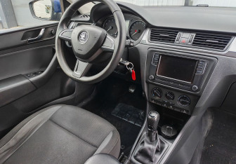 Подержанный автомобиль Skoda Rapid Liftback 2014 года (10 фото)