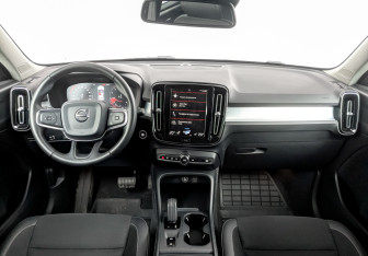 Подержанный автомобиль Volvo XC40 2020 года (14 фото)