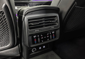 Подержанный автомобиль Audi SQ8 2019 года (25 фото)