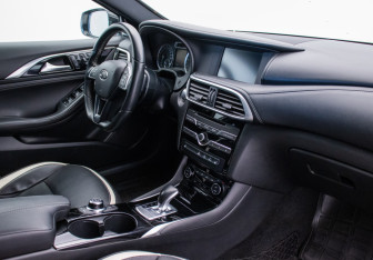 Подержанный автомобиль Infiniti Q30 2017 года (10 фото)