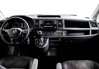 Подержанный автомобиль Volkswagen Caravelle 2016 года (16 фото)