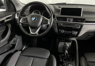 Подержанный автомобиль BMW X1 2020 года (15 фото)