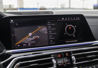 Подержанный автомобиль BMW X5 2018 года (21 фото)