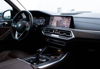 Подержанный автомобиль BMW X5 2020 года (9 фото)