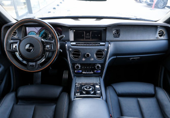 Подержанный автомобиль Rolls-Royce Cullinan 2019 года (16 фото)