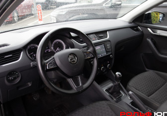 Подержанный автомобиль Skoda Octavia Liftback 2017 года (10 фото)
