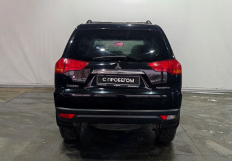 Подержанный автомобиль Mitsubishi Pajero Sport 2011 года (5 фото)