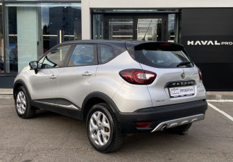 Подержанный автомобиль Renault Kaptur 2016 года (7 фото)