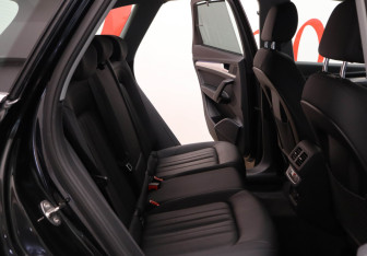 Подержанный автомобиль Audi Q5 2022 года (17 фото)