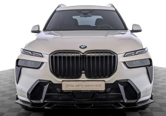 Подержанный автомобиль BMW X7 2022 года (2 фото)