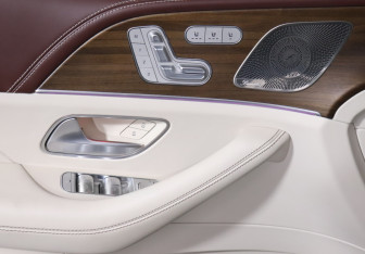 Подержанный автомобиль Mercedes-Benz Maybach GLS 2021 года (18 фото)