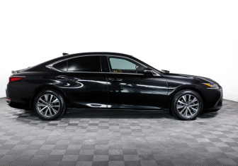 Подержанный автомобиль Lexus ES 2019 года (4 фото)