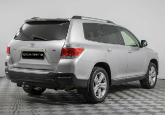 Подержанный автомобиль Toyota Highlander 2012 года (3 фото)