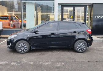 Подержанный автомобиль Kia Rio Hatchback 2014 года (8 фото)