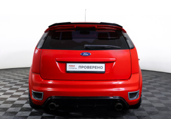 Подержанный автомобиль Ford Focus ST Hatchback 2007 года (6 фото)