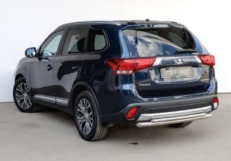 Подержанный автомобиль Mitsubishi Outlander 2016 года (7 фото)