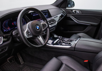 Подержанный автомобиль BMW X5 2021 года (9 фото)