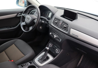 Подержанный автомобиль Audi Q3 2013 года (10 фото)