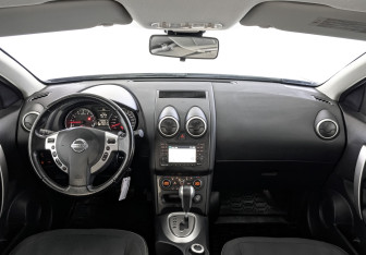 Подержанный автомобиль Nissan Qashqai 2011 года (14 фото)