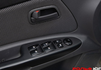 Подержанный автомобиль Kia Rio Hatchback 2010 года (14 фото)