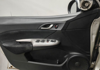 Подержанный автомобиль Honda Civic Hatchback 2008 года (14 фото)