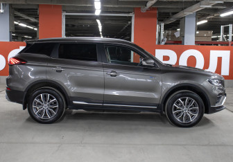 Подержанный автомобиль Geely Atlas Pro 2022 года (4 фото)