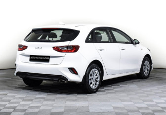 Подержанный автомобиль Kia Ceed Hatchback 2022 года (5 фото)