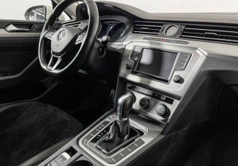 Подержанный автомобиль Volkswagen Passat Sedan 2017 года (9 фото)
