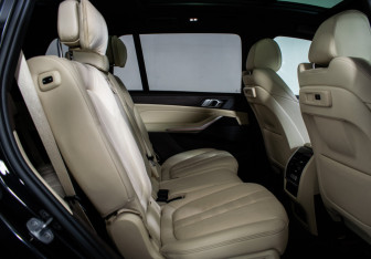 Подержанный автомобиль BMW X7 2020 года (10 фото)