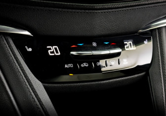 Подержанный автомобиль Cadillac XT5 2020 года (28 фото)