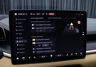 Подержанный автомобиль Zeekr 001 2023 года (22 фото)